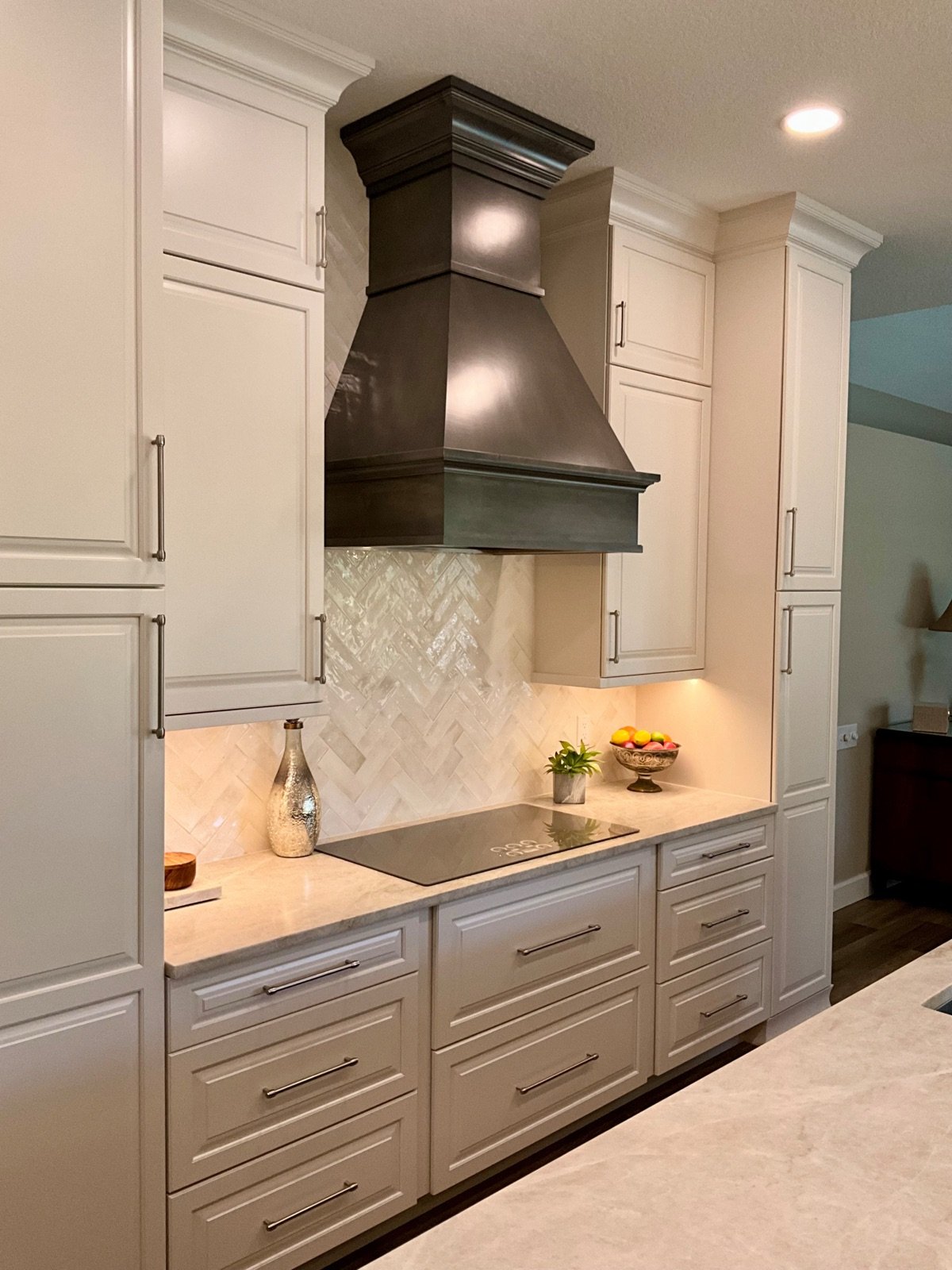Kitchen range wall by Mia Bella Designs, Eastlake Kitchen Remodel, Tampa
